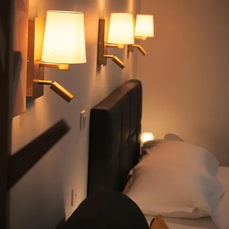 Joli A Cote De La Tour Eiffel, Javel Et De Expo Paryż